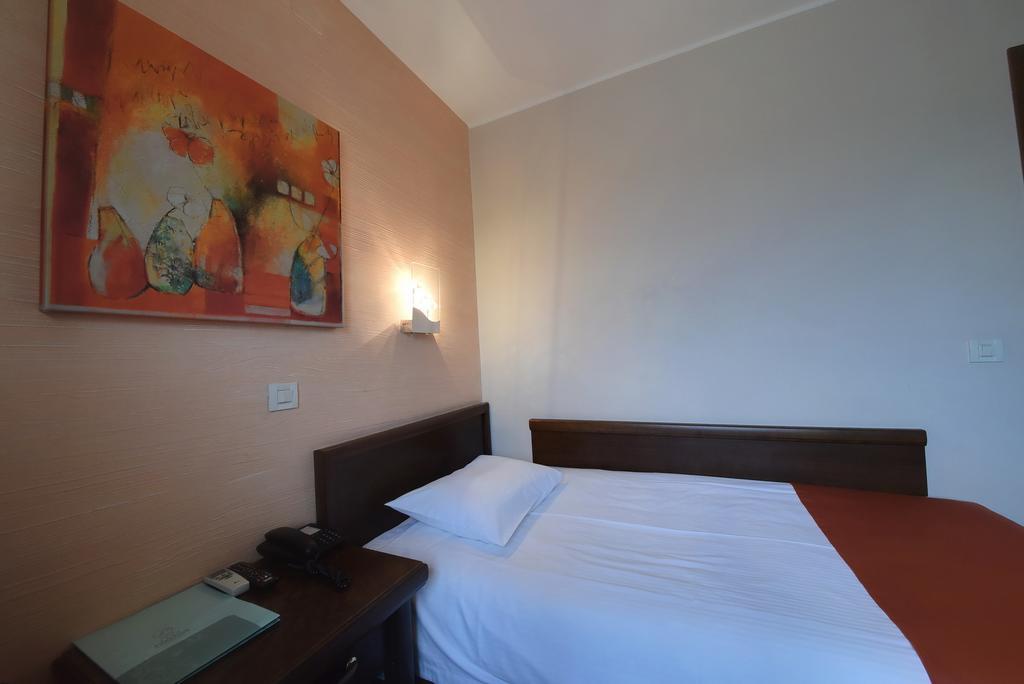 Hotel Prestige Belgrade Exterior photo